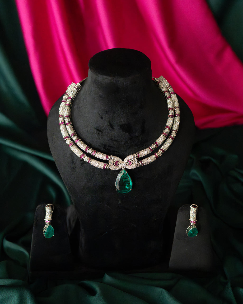 Emerald Royale Diamond Necklace Set