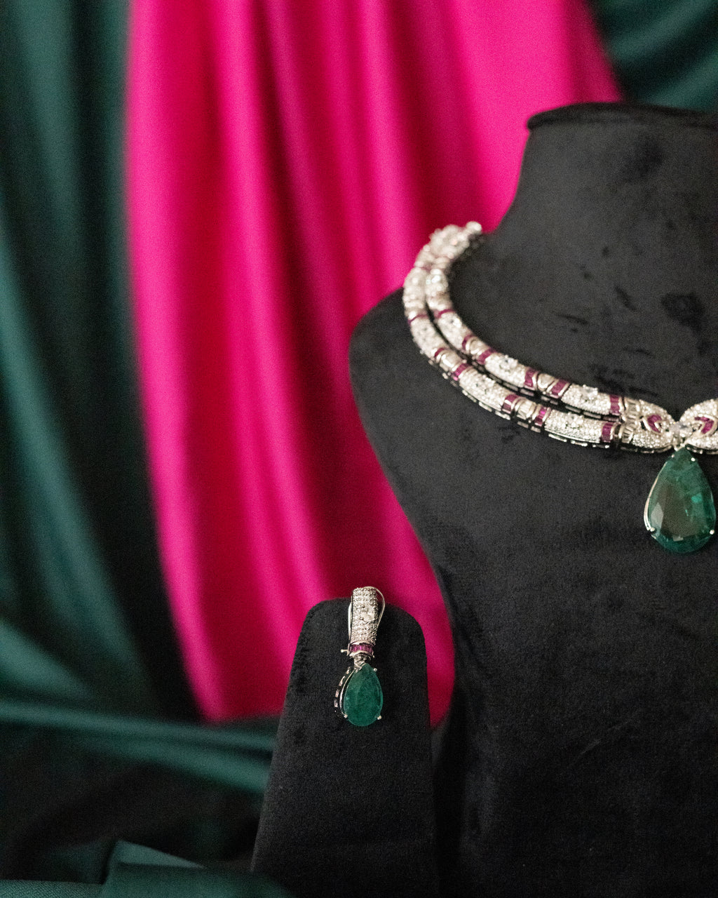 Emerald Royale Diamond Necklace Set