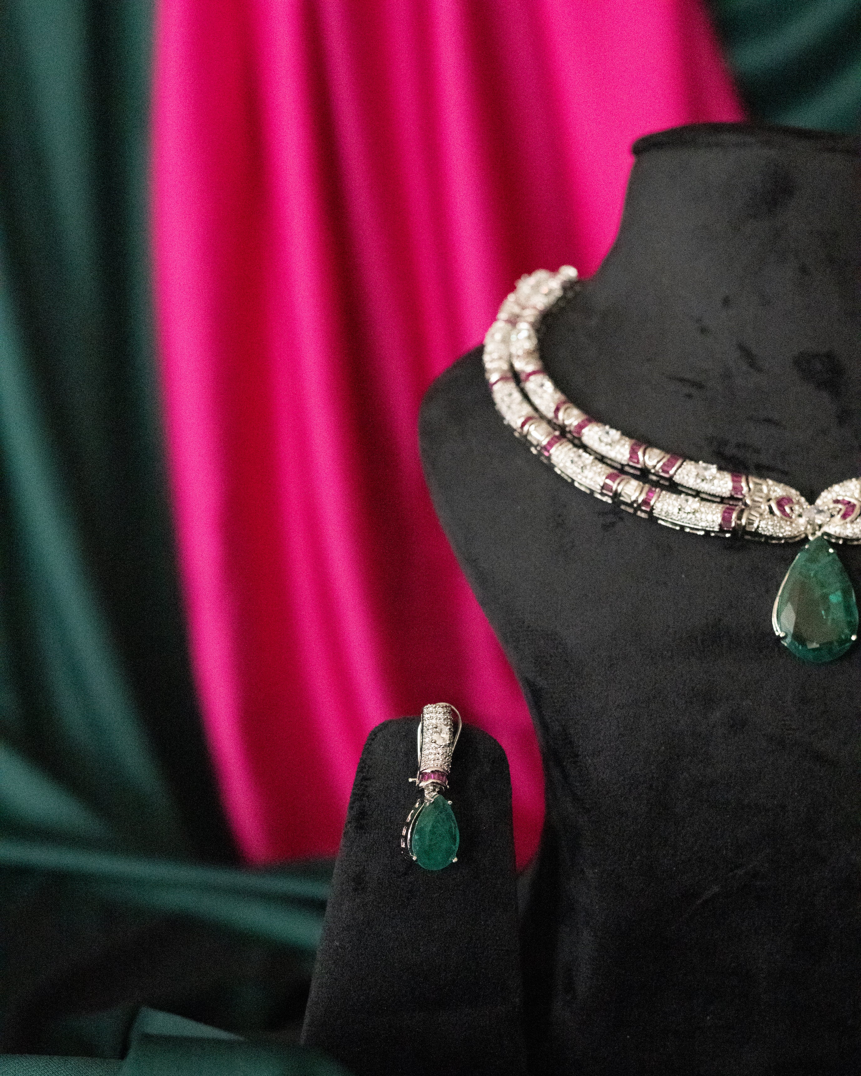 Emerald Royale Diamond Necklace Set