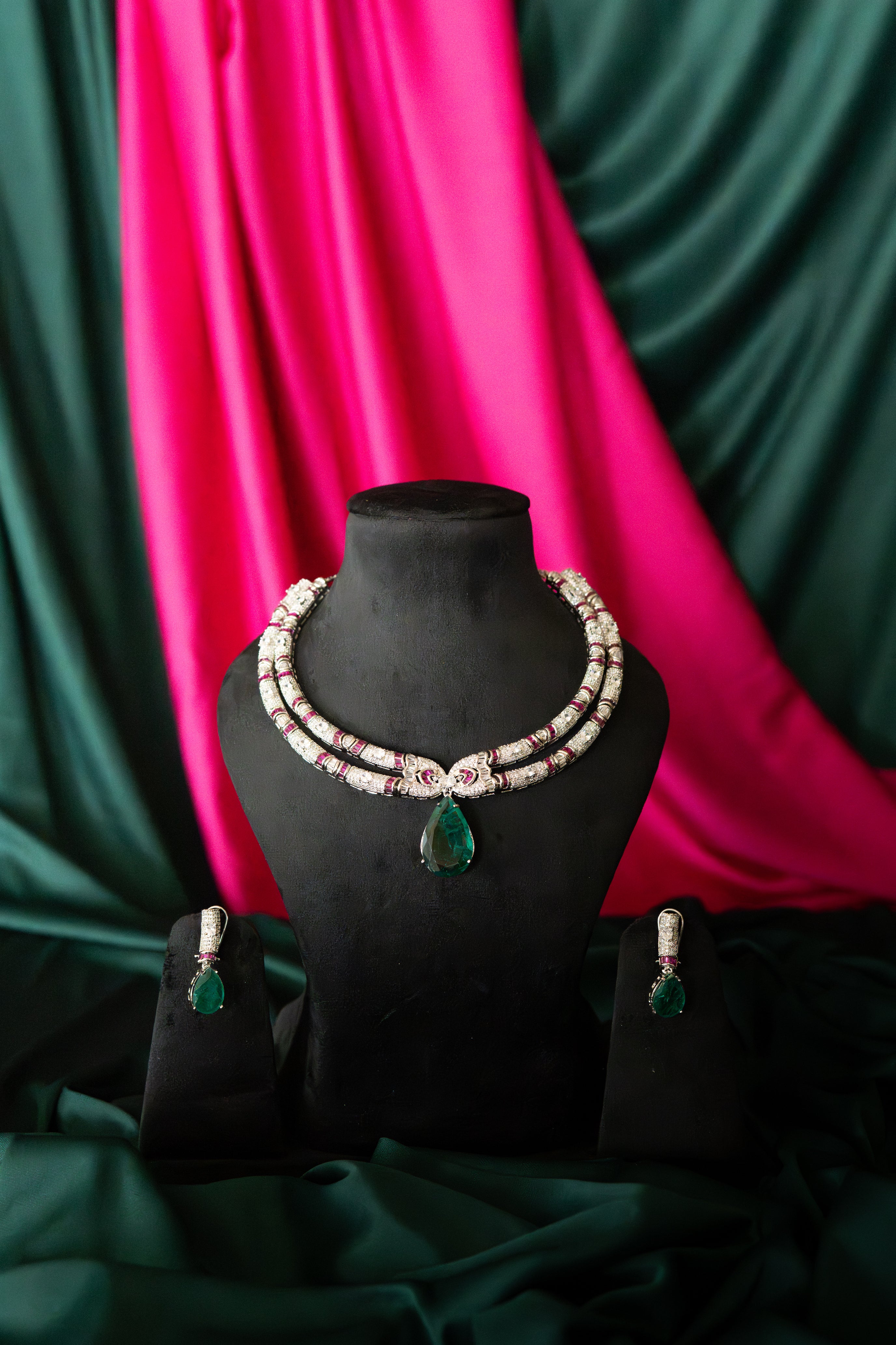 Emerald Royale Diamond Necklace Set
