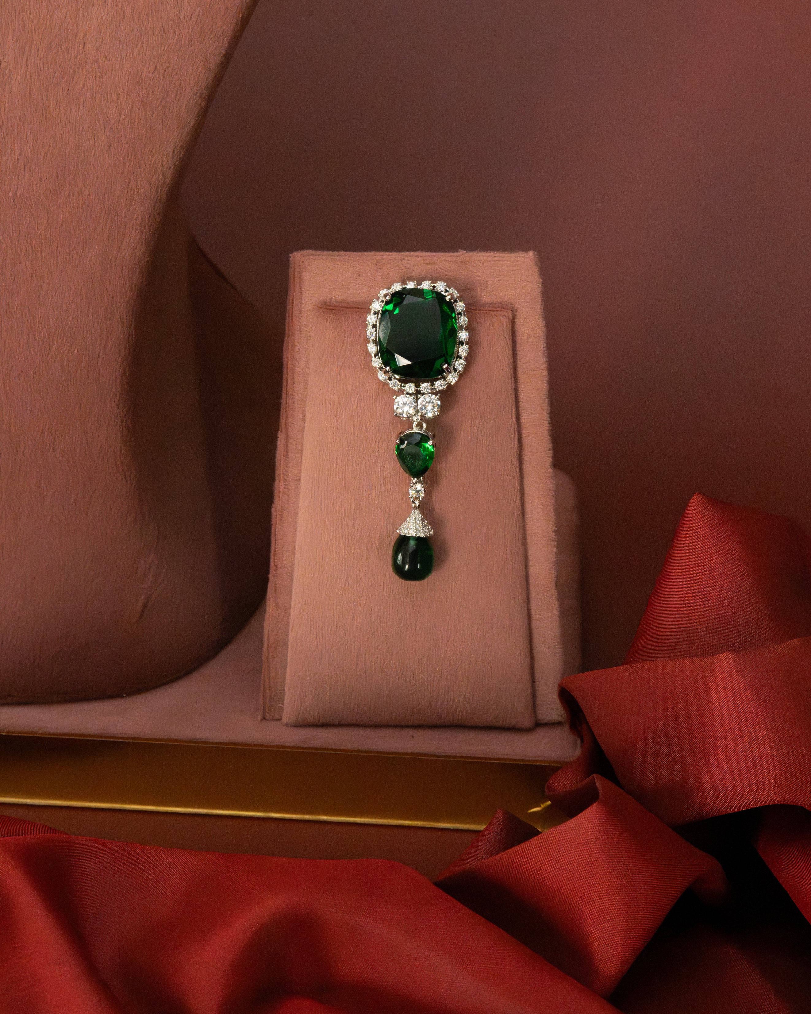 Emerald Pearl Cascade Choker Set