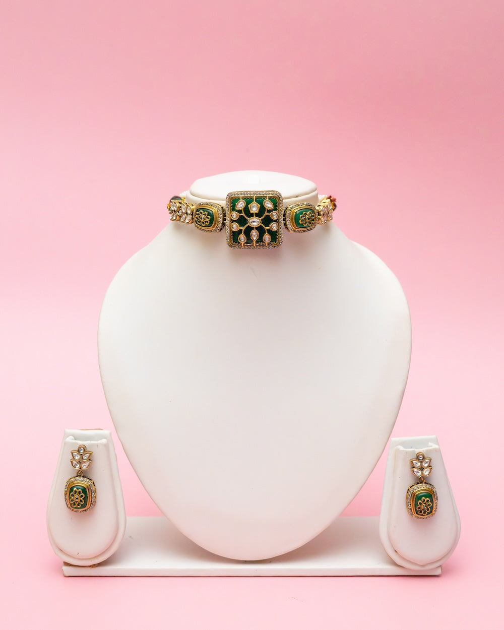 Handcrafted Nakashi Emerald Choker Set