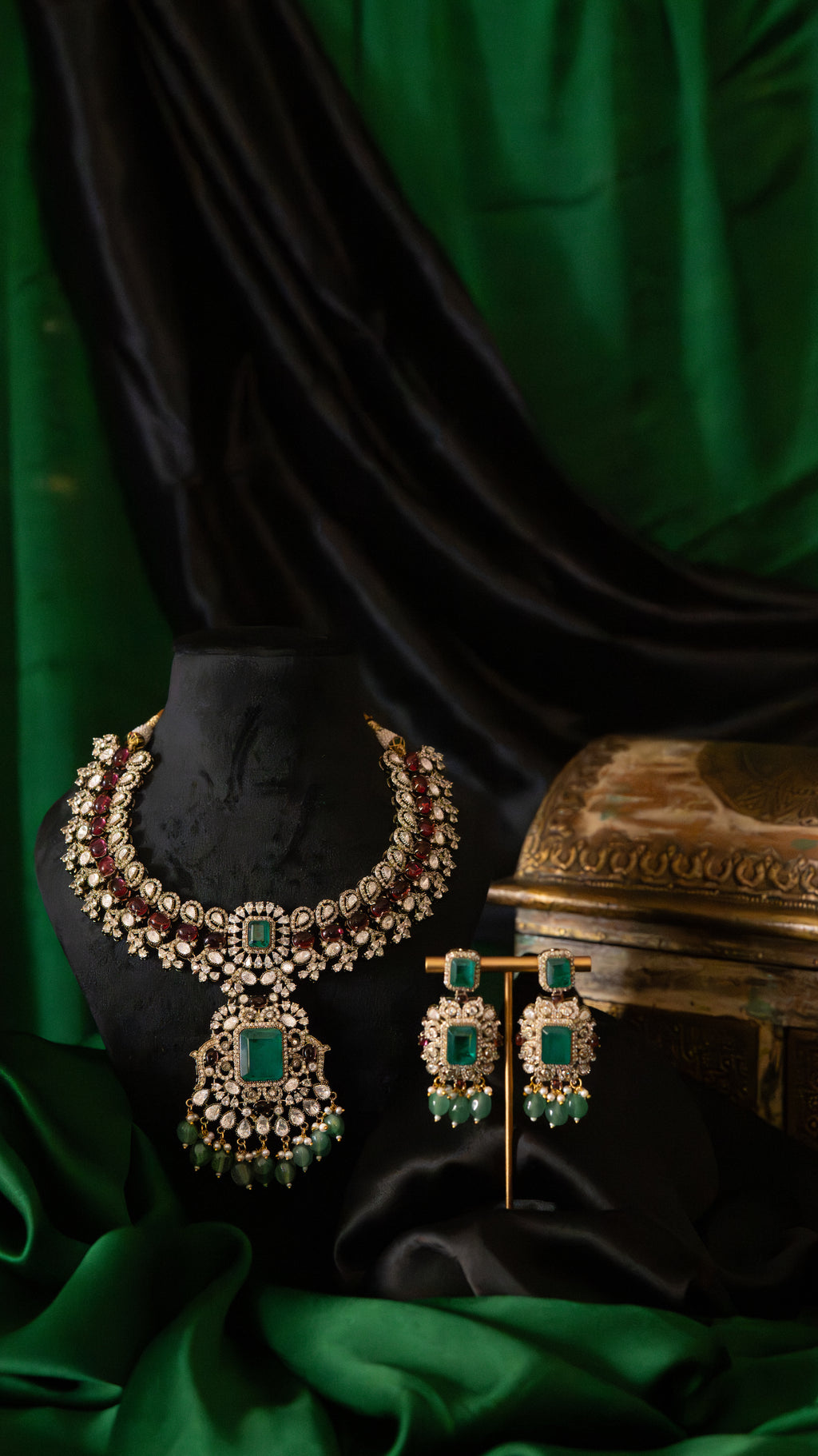 Emerald Majesty Heirloom Set
