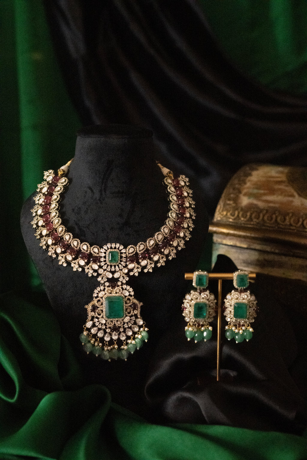 Emerald Majesty Heirloom Set
