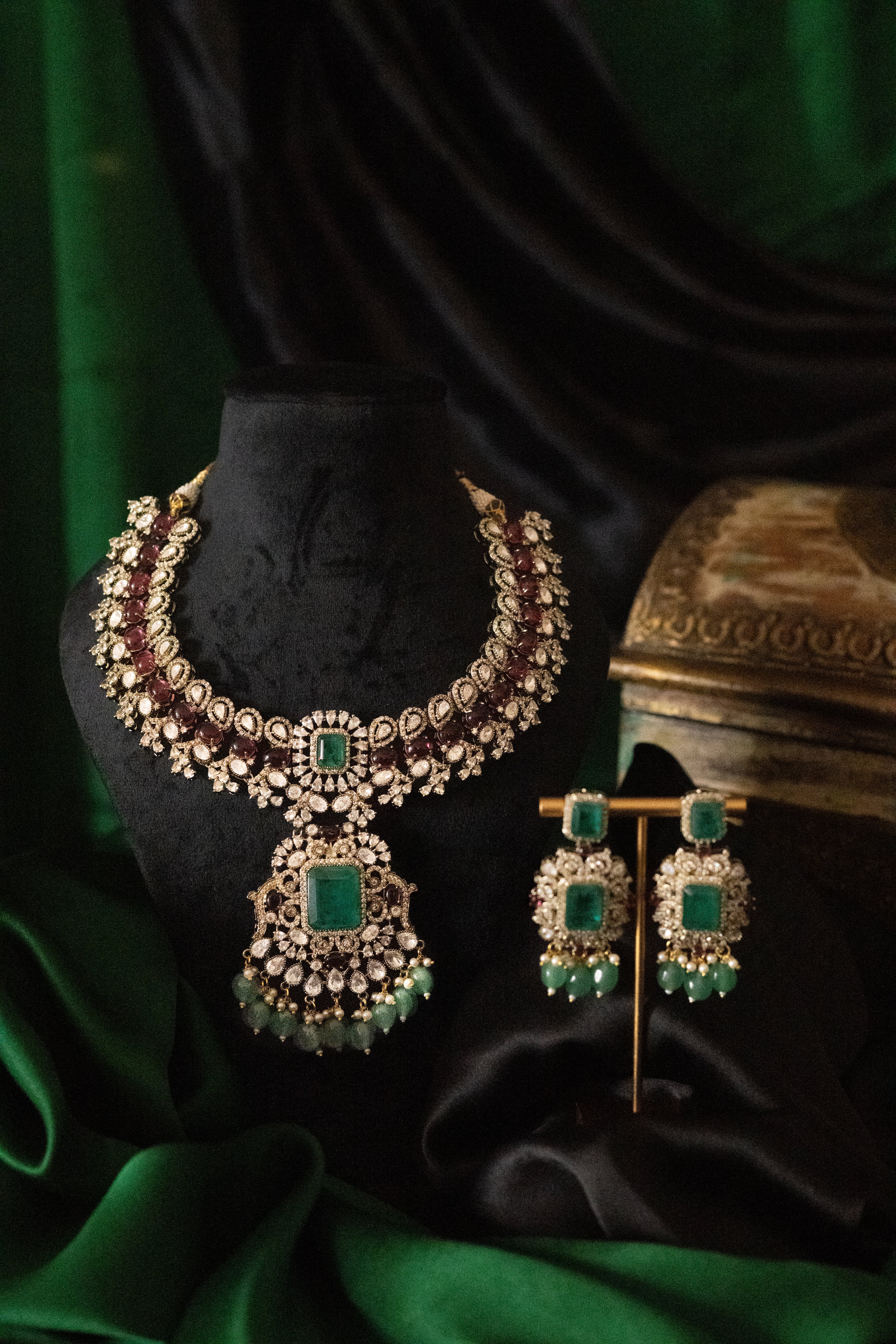 Emerald Majesty Heirloom Set