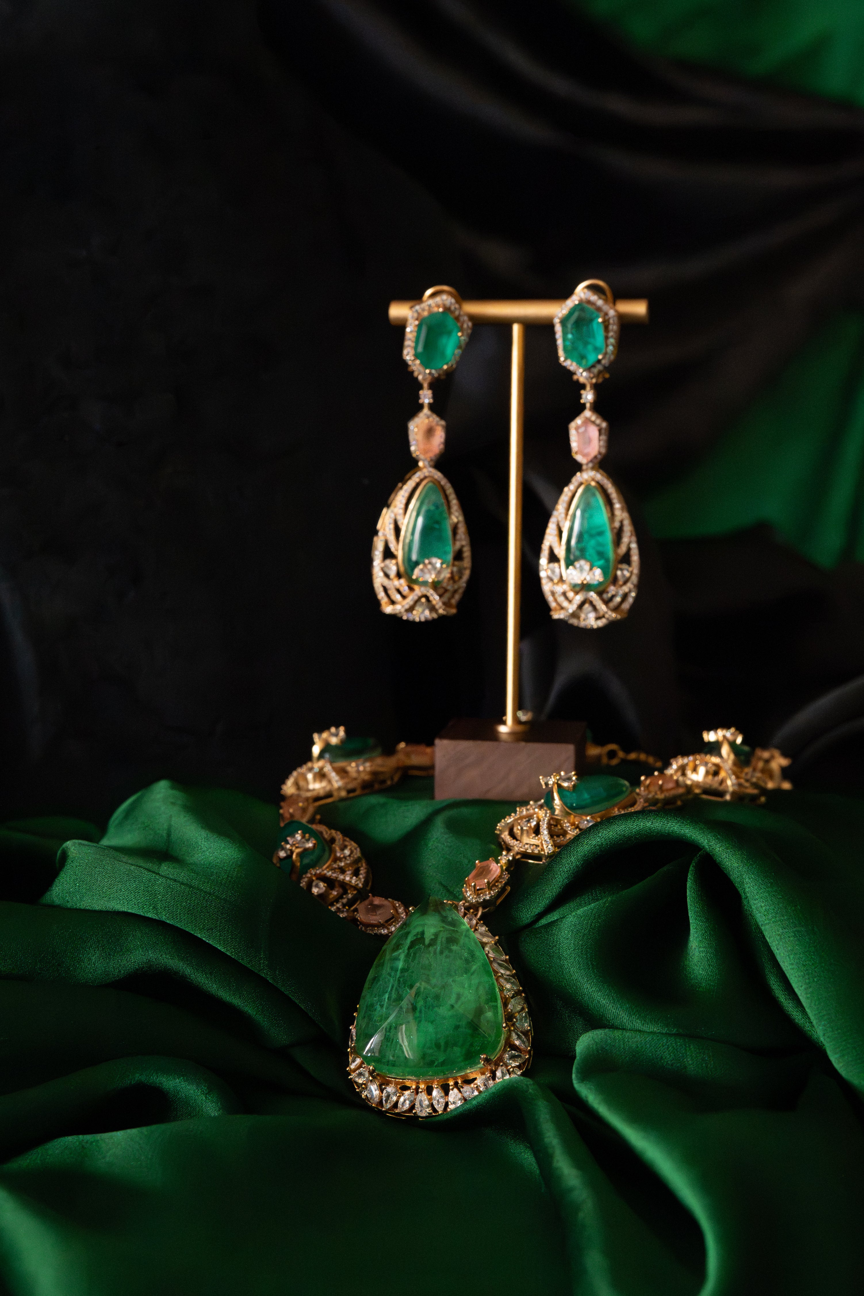 Emerald Cascade Royale Necklace Set