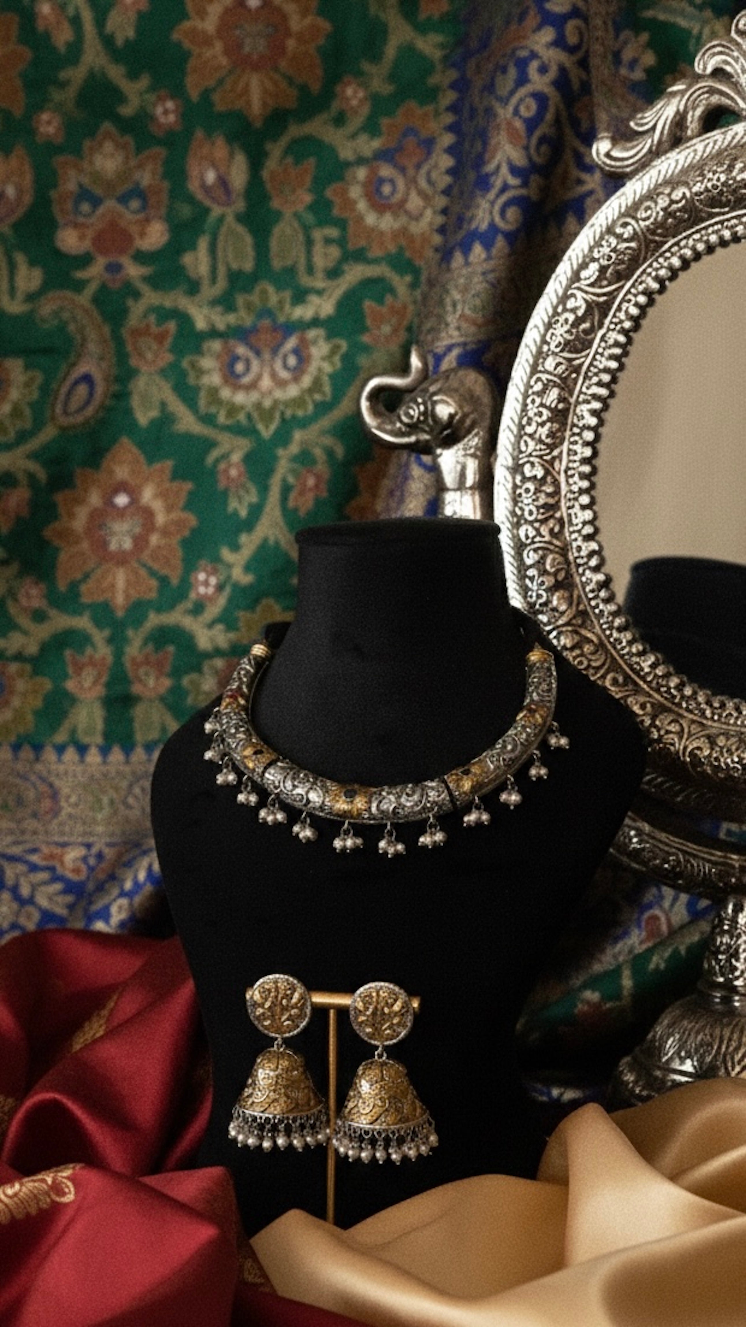 Rajvanshi Pearl Choker Set
