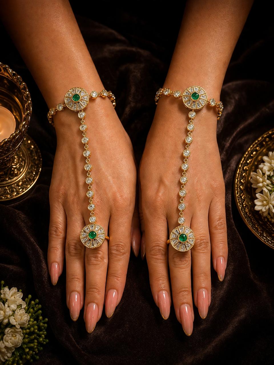Emerald Aura Haathphool