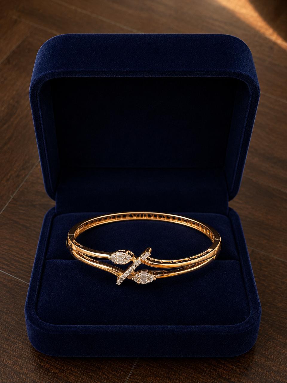 Diamond Leaf Bracelet in Gold