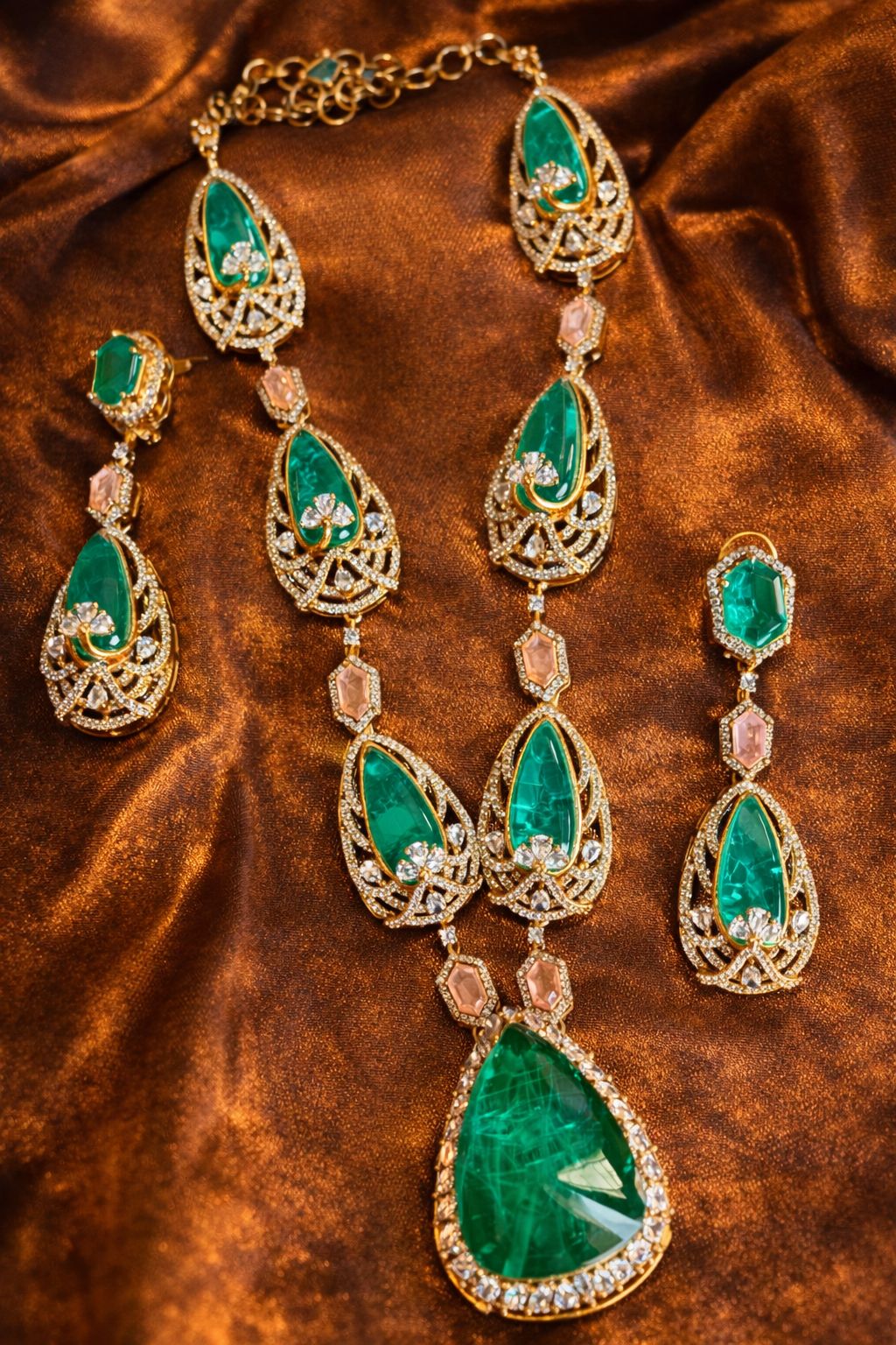 Emerald & Moissanite Royal Polki Teardrop Necklace Set