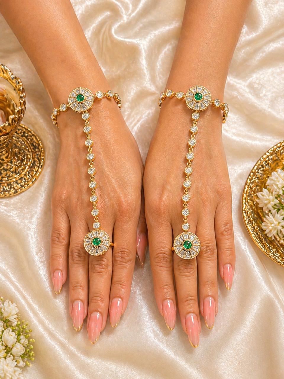 Emerald Aura Haathphool